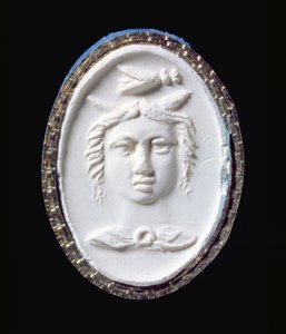 Impression of a gold ring with a facing head